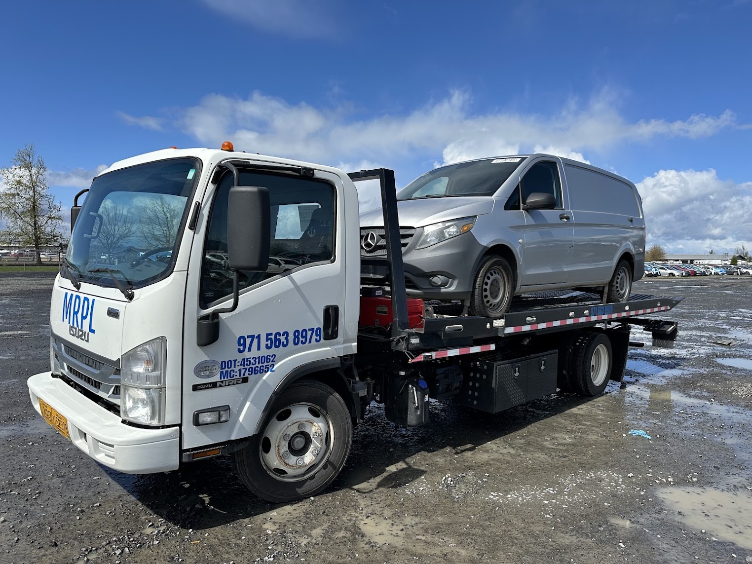 MRPL Towing truck on the road in Portland metro